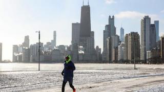 美国冬季风暴持续肆虐 已致约20人死亡