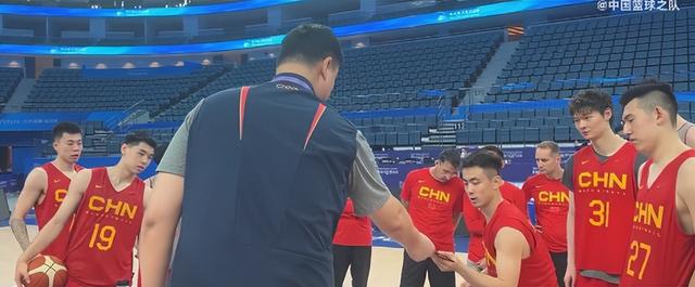 中国男篮亚运首战大胜弱旅，有两个人表现仍然令人失望