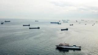 因货船发动机故障 土耳其博斯普鲁斯海峡交通暂停