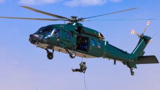 酷！武警特战队员直升机融合训练大片