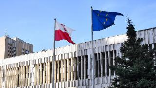 俄驻波兰使馆账户遭冻结，俄将对波兰驻俄使馆采取对等措施