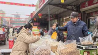 青海西宁：年货市场年味浓