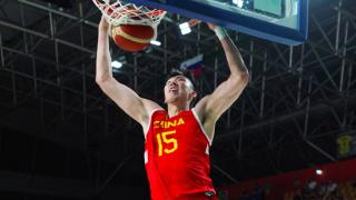 热身赛：中国男篮不敌意大利 李凯尔首秀11分乔帅被驱逐