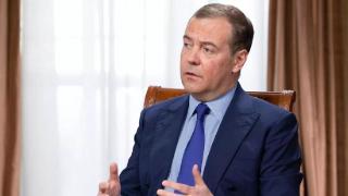 梅德韦杰夫：俄罗斯将力争放弃干涉他国内政的做法