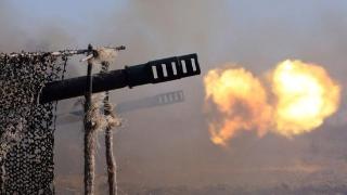俄“风信子-B”火炮班组摧毁乌军弹药库和装甲车