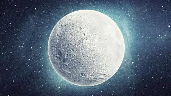月球真是空心的？为何有人频繁指出，月球很可能是外星人基地？