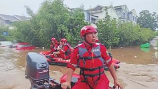 暴雨急流中的生死救援