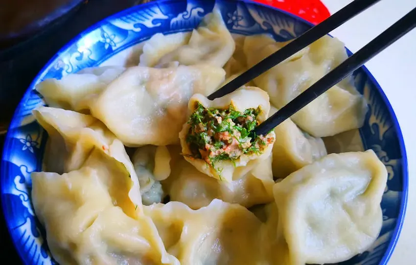 夏天吃饺子，韭菜芹菜靠边站，这种“祛湿馅”当季最鲜美，健脾又养胃！