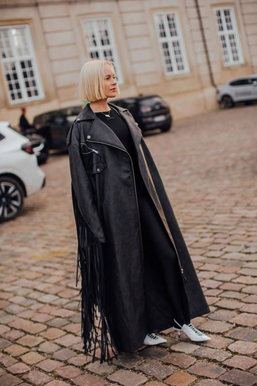 哥本哈根时装周上的黑色皮衣怎么搭配才好看