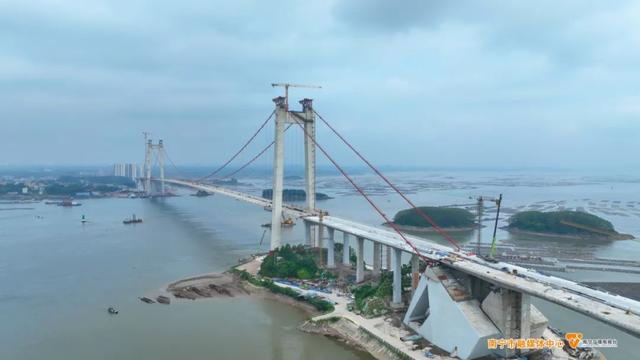 广西在建最长跨海大桥实现全线贯通