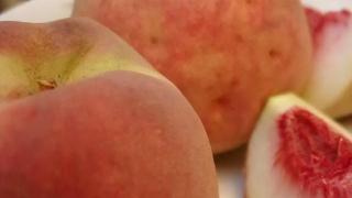 正是吃桃子的季节，糖尿病患者到底能不能吃桃子？想吃前要看看