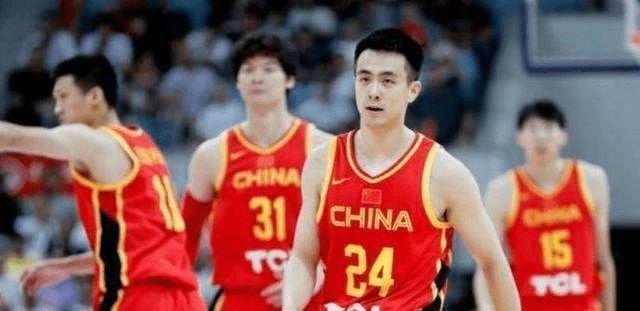 中国男篮3人正式离队！乔帅宣布惋惜决定，球迷无奈，付豪看懂了