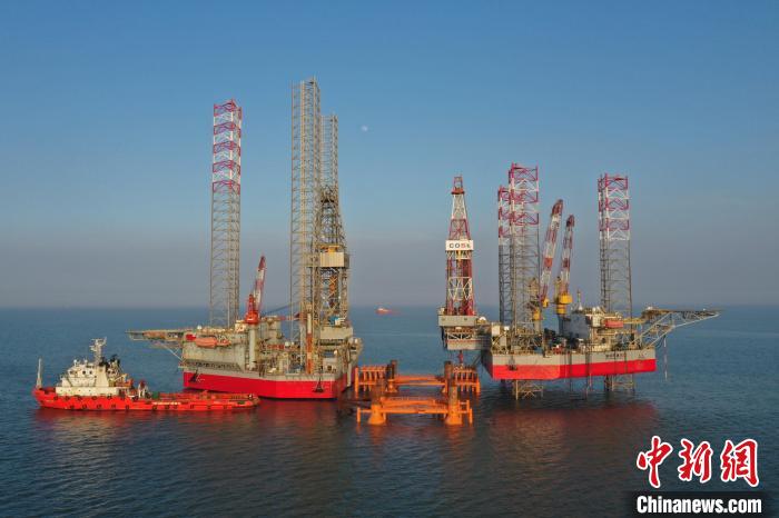 中国首个海上多层稠油热采油田正式开钻