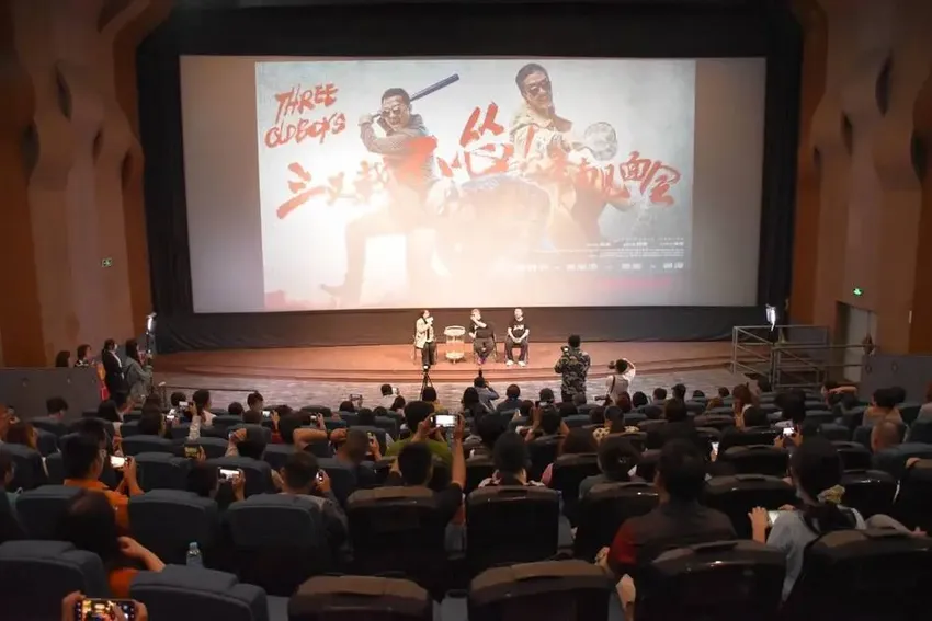 导演高群书亮相电影《三叉戟》济南首映：热血老炮儿手刃新型犯罪