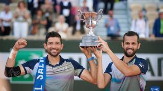 网球——法网：阿雷瓦洛/帕维奇获得男双冠军
