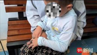 好奇心惹祸！4岁男孩手指被金属螺母“咬”住，消防员紧急救援