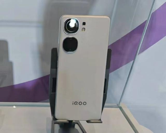 iQOO Neo9S Pro全新上线，性能怪兽来袭！