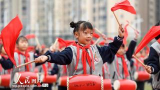 江西樟树：传统腰鼓 舞动校园