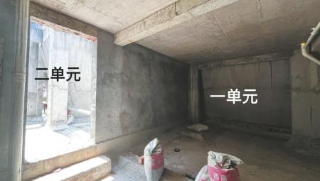 顶楼业主疯狂搭建 居民投诉一年多无果