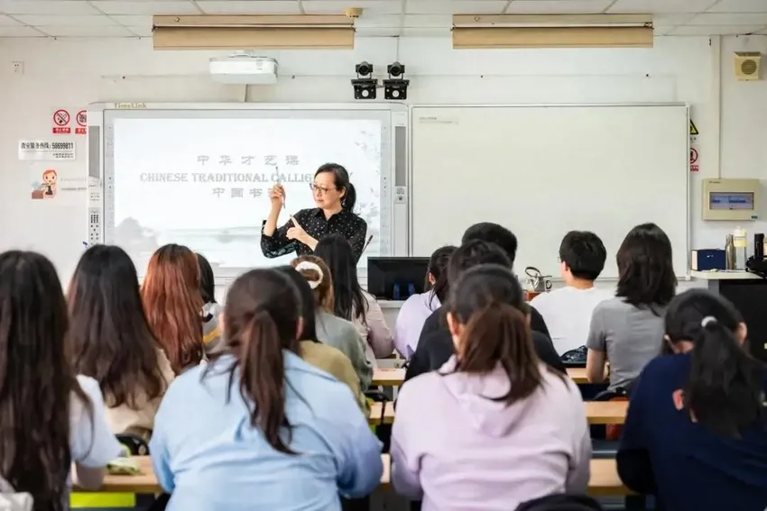 又上新了！大学里的爆款选修课，听说期末作业是会爬树？