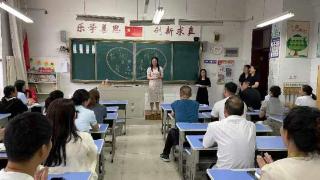 莒县第四实验小学召开新一届六年级家长见面会