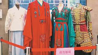“凤九大婚戏服”6年涨10倍 两群体热衷收藏影视剧服装