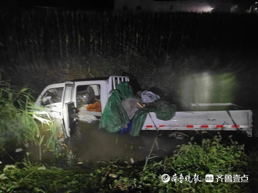 夏季行动 | 凌晨，暴雨中一车辆不慎落水，巨野公安火速营救