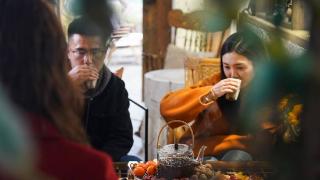 露营、品茶：中国年轻人带火“山间经济”