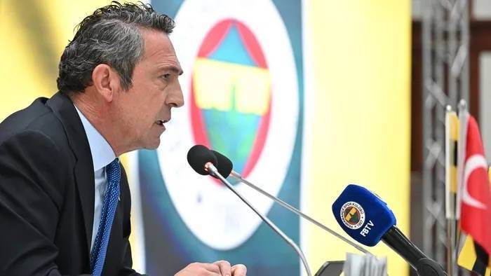 球场百人大混战！费内巴切主席宣布辞职：这是土耳其足球的耻辱