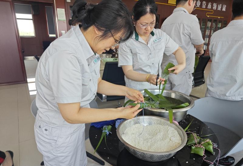 中储粮南京公司开展“慢煮岁月 粽香满园”周末沙龙