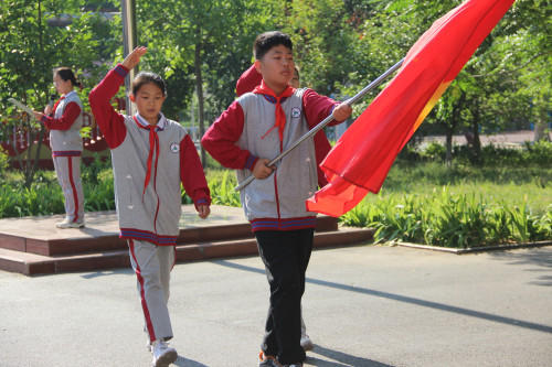 邹平市明集镇第一小学举行“红领巾爱祖国”一年级入队仪式