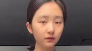 黄磊女儿做泡芙走红，视频中频繁展示“事业线”