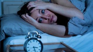睡觉时经常出现频繁抖动的情况，有可能与以下疾病有着一定的关联