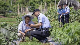 长寿北车站派出所开展线路治安巡逻和安全宣传工作