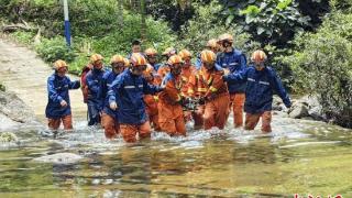 25人在海南吊罗山林区徒步被困 现场救援已结束