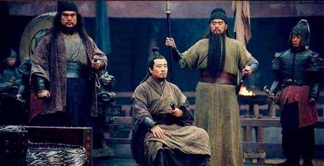 煮酒论英雄时为什么曹操如此推崇刘备？