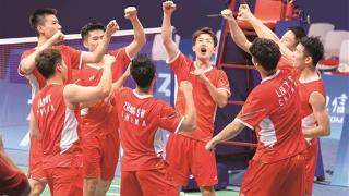 中国羽毛男团“逆战”夺冠