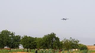 法国撤侨！第一架飞机从尼日尔撤离，载262人