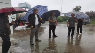 济宁市微山县驩城镇：强降雨来袭 巡查进行时