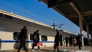 元旦假日新疆铁路客流量与日俱增