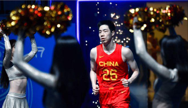 中国男篮被菲律宾20分逆转该怪谁？从球员教练到姚明一个都跑不掉