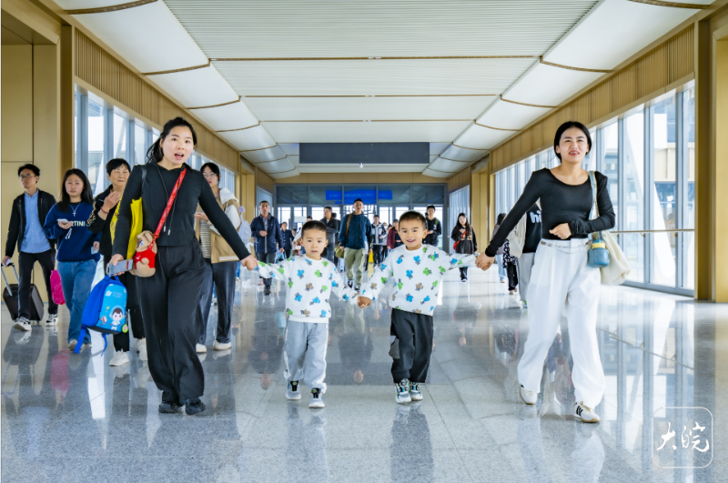 客流量达4.3万余人次！九华山高铁站“五一”期间迎首个出行高峰