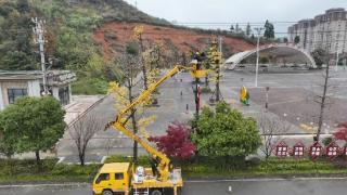 麻江：更换路灯展新颜 照亮“居民幸福路”