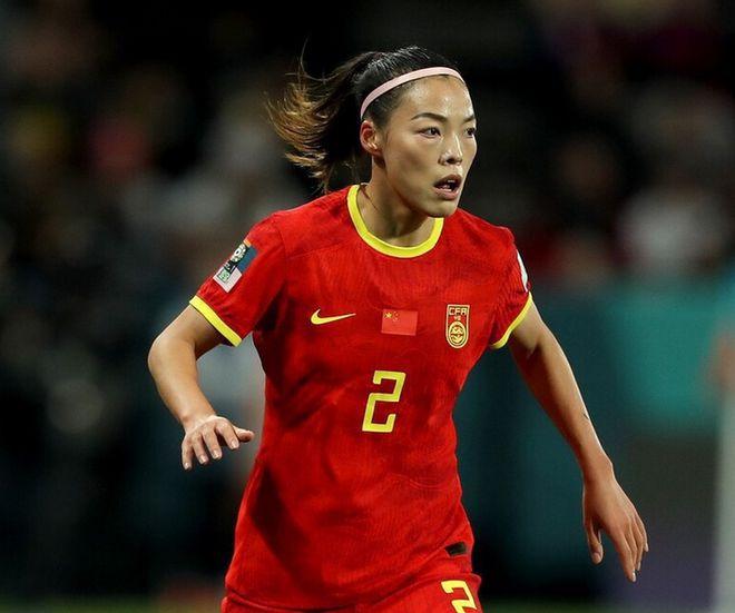 入英超倒数第2队！中国女足第一后卫签2年，锻炼价值：超法甲豪门