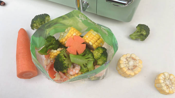 用塑料袋煮出一桌菜 体验“鲜烹袋”预制菜