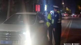 东阿交警常态化组织开展夜查酒驾行动守护辖区道路交通安全