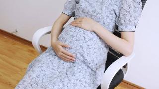 女性怀孕以后，腰部经常出现酸痛，究竟是怎么回事？有3个原因