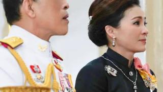 手握45个博士学位，泰国王后能笑到最后吗？