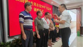 视觉新闻 | 广州南沙横沥：举行“光荣在党50年”纪念章颁授仪式