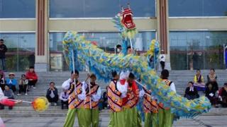 雪域高原舞龙舞狮，汉藏学生共庆端午